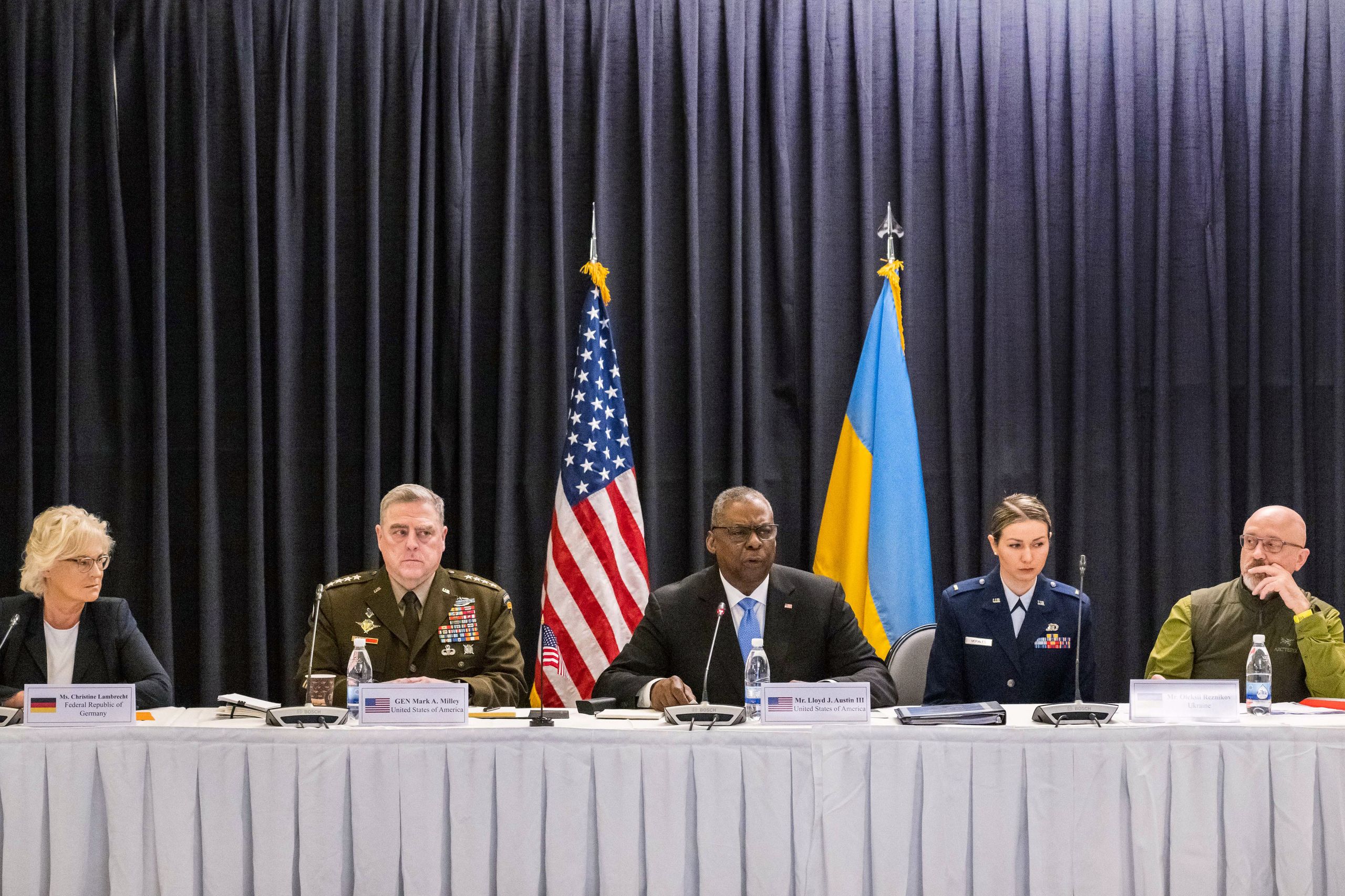 U.S. and Western Nations Escalate Pressure on Russia Amid Ukraine Crisis