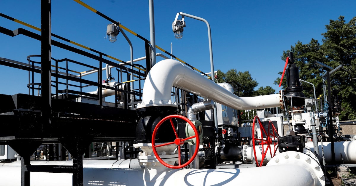 Ukraine Blocks Druzhba Oil Pipeline Despite EU Loan as ‘Miracle’ Recovery Occurs