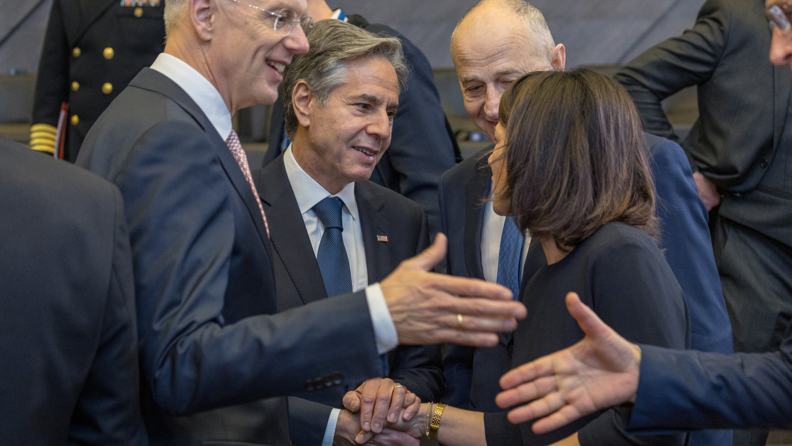 Ukraine Establishes NATO-Backed Military Advisory Council Under Command