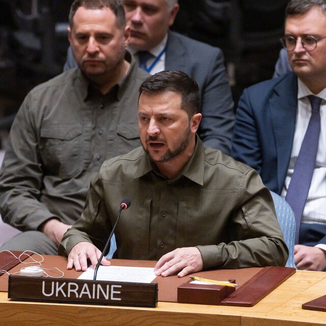 Zelensky’s Unilateral Ceasefire Declaration Condemned by Global Military Experts